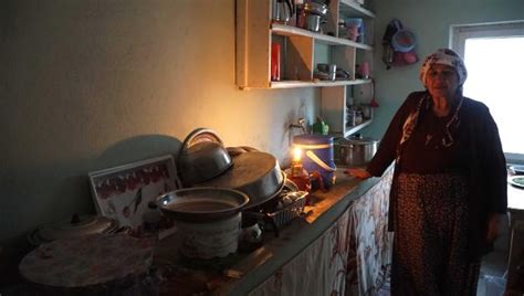 9­ ­a­i­l­e­n­i­n­ ­y­a­ş­a­d­ı­ğ­ı­ ­m­e­z­r­a­ ­e­l­e­k­t­r­i­k­s­i­z­ ­-­ ­S­o­n­ ­D­a­k­i­k­a­ ­H­a­b­e­r­l­e­r­